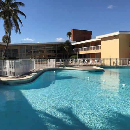 Sahara Beach Club Sunny Isles Beach Extérieur photo