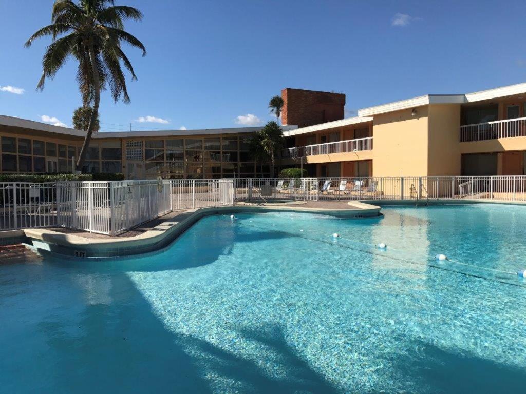 Sahara Beach Club Sunny Isles Beach Extérieur photo