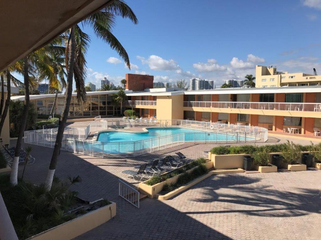 Sahara Beach Club Sunny Isles Beach Extérieur photo